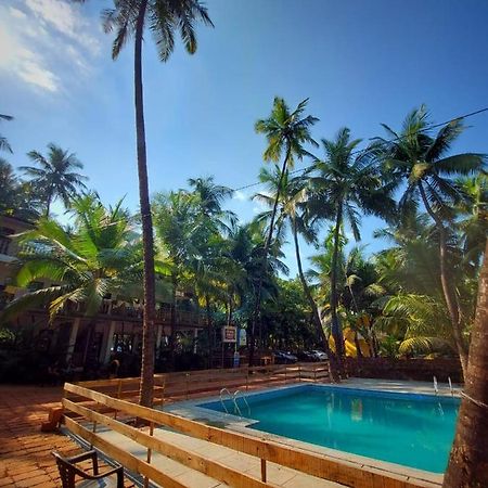 Coconut Garden Beach House Malvan Luaran gambar