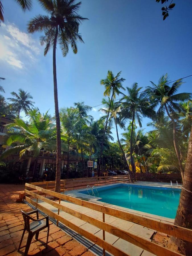 Coconut Garden Beach House Malvan Luaran gambar