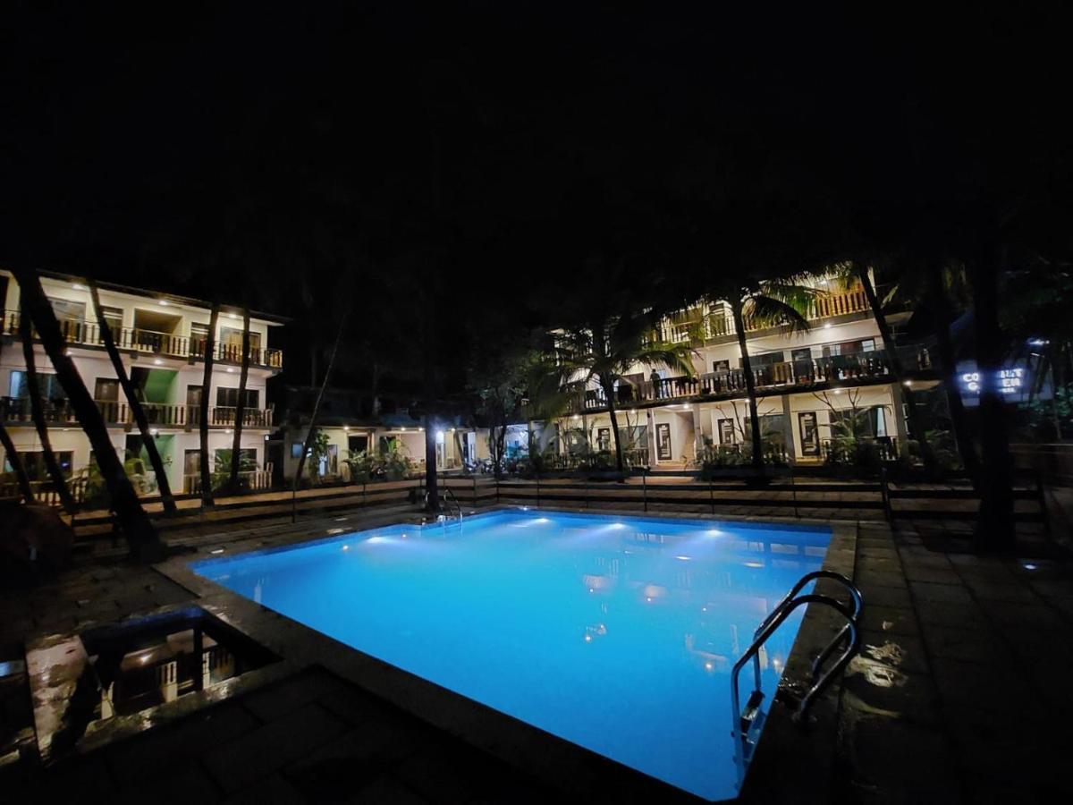 Coconut Garden Beach House Malvan Luaran gambar
